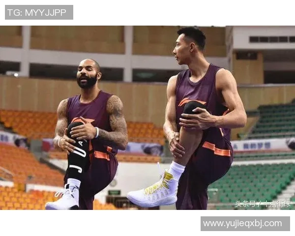 方硕的篮球之路：从青涩少年到职业球员的成长故事与奋斗历程